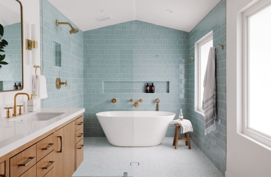 Tub & Shower Transformation: Custom Enclosures Elevate Your Bathroom
